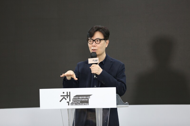 김영하 "책은 팬데믹에도 굳건히 살아남아"