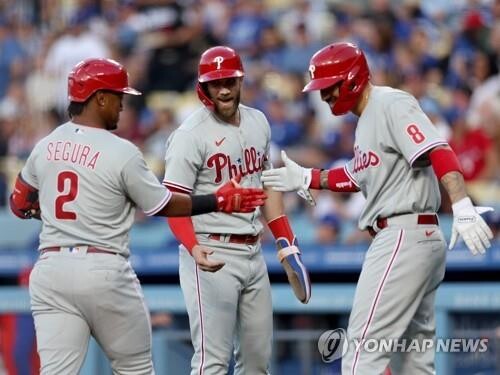 MLB 필라델피아, 1년 전 악몽 재현…하퍼·세구라 '동시 부상'