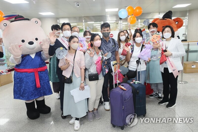 "사와디캅! 아름다운 제주 자연 보러 태국서 왔어요"