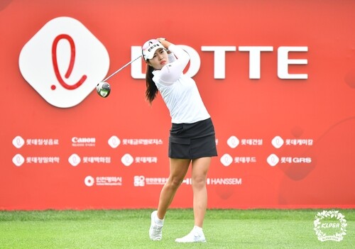 성유진, KLPGA 데뷔 4년 만에 첫 우승…롯데오픈 15언더파 1위(종합)