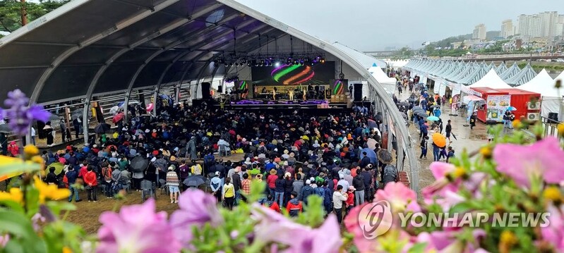 천년 축제 강릉단오제 8일간 여정 마무리…50만 인파 관람