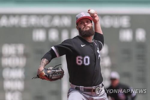 방출된 사이영상 출신 카이클, 애리조나와 마이너 계약