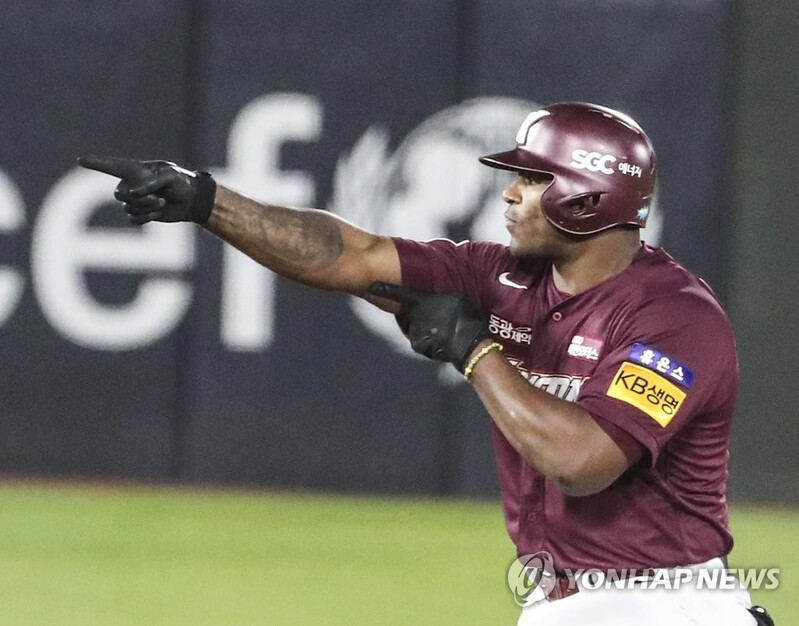 Puig heating up as Heroes chase down 1st place in KBO