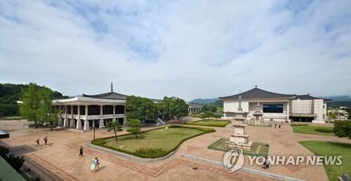 경주박물관에 두고 간 토기 3점…누가? 왜?