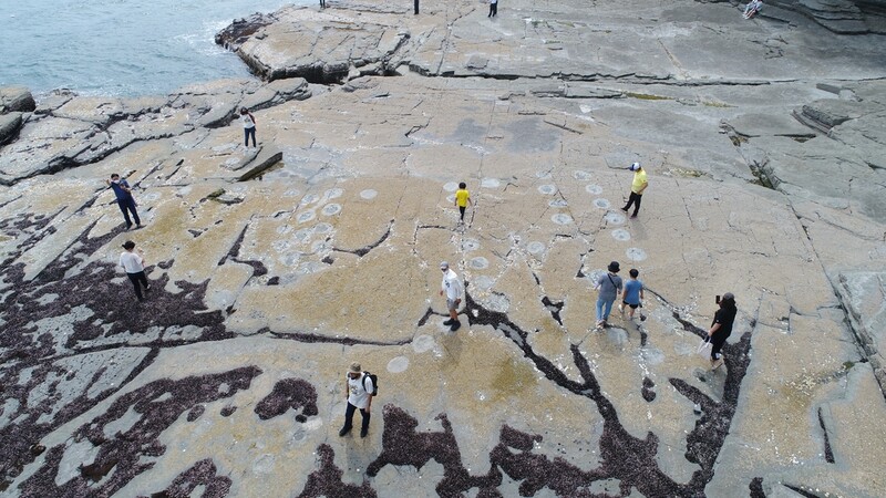 경남 고성군, 공룡 발자국 남은 상족암 청소작업 마쳐