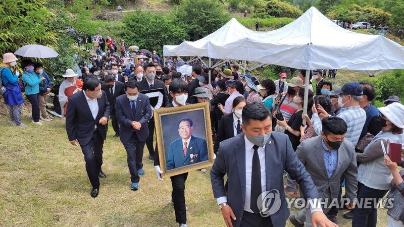 "편히 쉬세요"…'국민 MC' 송해 대구 달성군 처가 선산에 영면