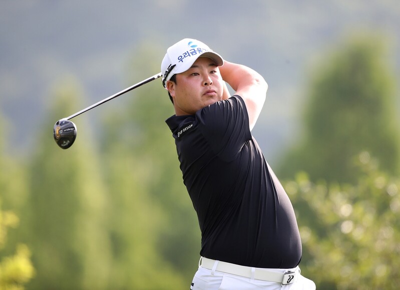 '군에서 돌아온' 황중곤, KPGA 선수권 2R 선두…대회 2승째 기대