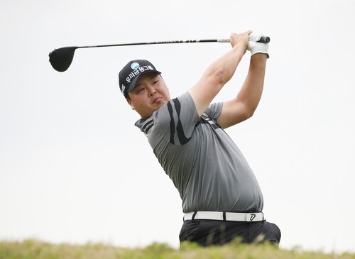 '군 복귀' 황중곤, KPGA 선수권 이틀 연속 선두…3R 12언더파(종합)