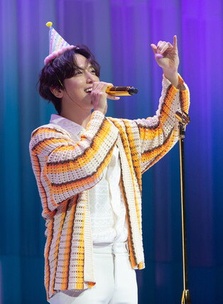 CNBLUE's Jung Yong-hwa successfully holds fan meeting 'Canvas'