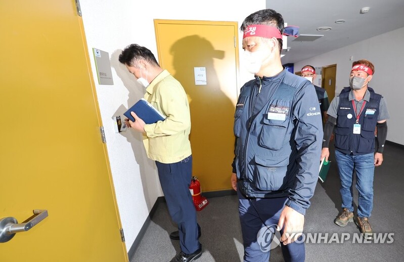 (2nd LD) Truckers' strike continues for 7th day; negotiations with gov't fall through