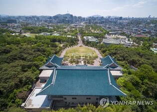 Experts say "Cheong Wa Dae should not become an entertainment facility like Changgyeongwon"