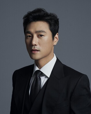 'Our Blues' Choi Young-joon receives favorable reviews for playing father of pregnant high school daughter