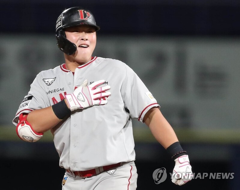 KBO-leading Landers nearing key win mark