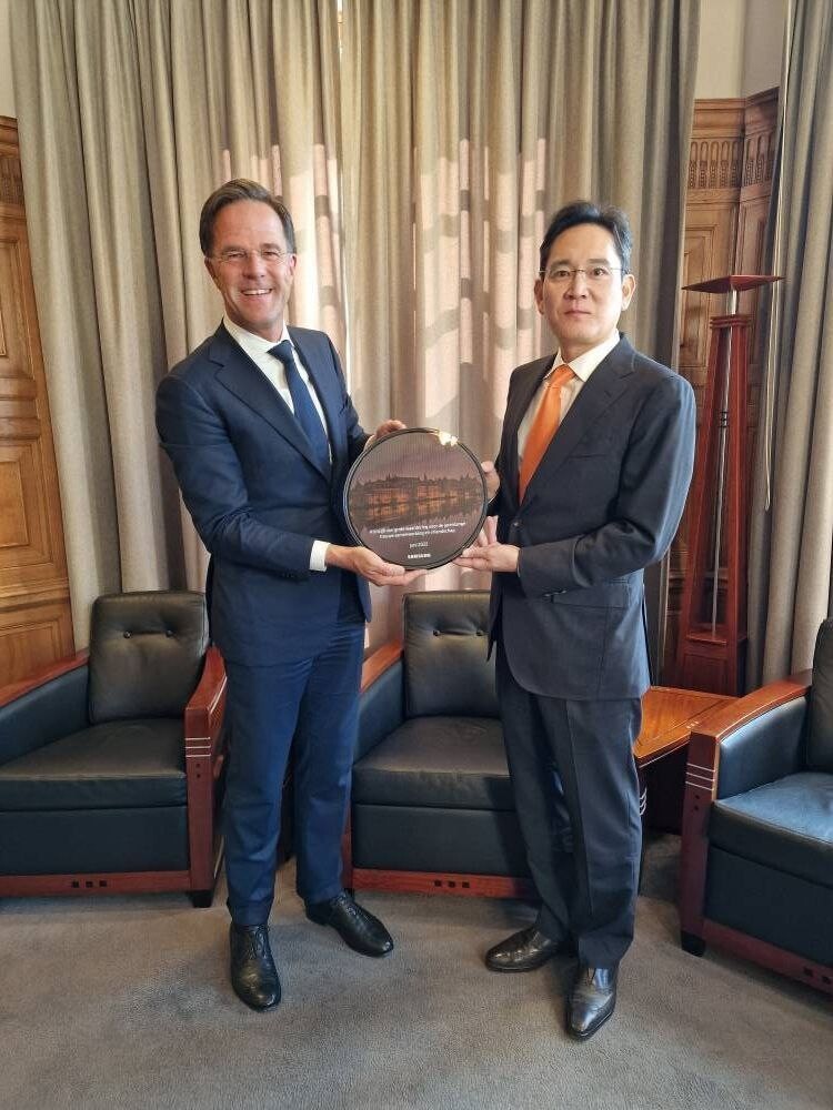 Samsung's Lee meets with Dutch PM Rutte to discuss chip cooperation