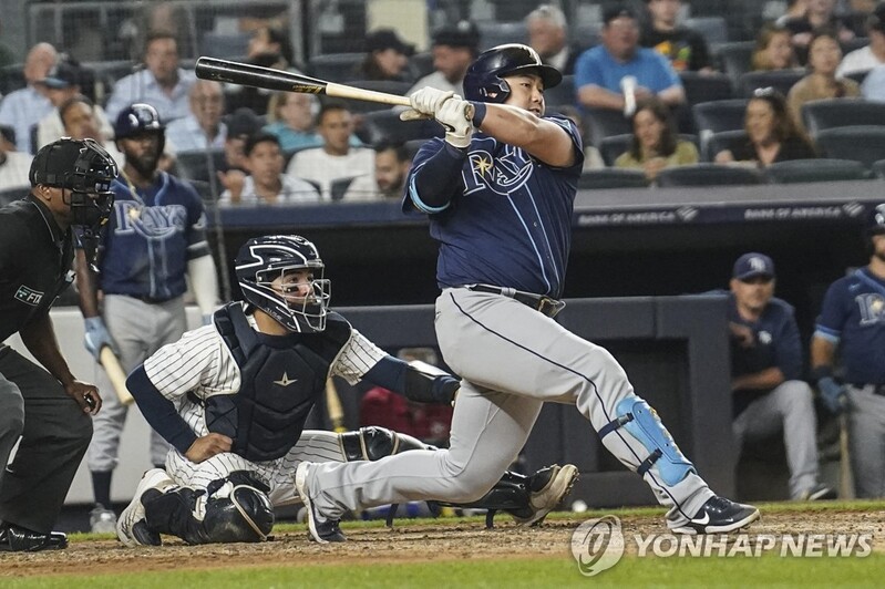 Rays' Choi Ji-man extends hitting streak to 12 games with single off Cole