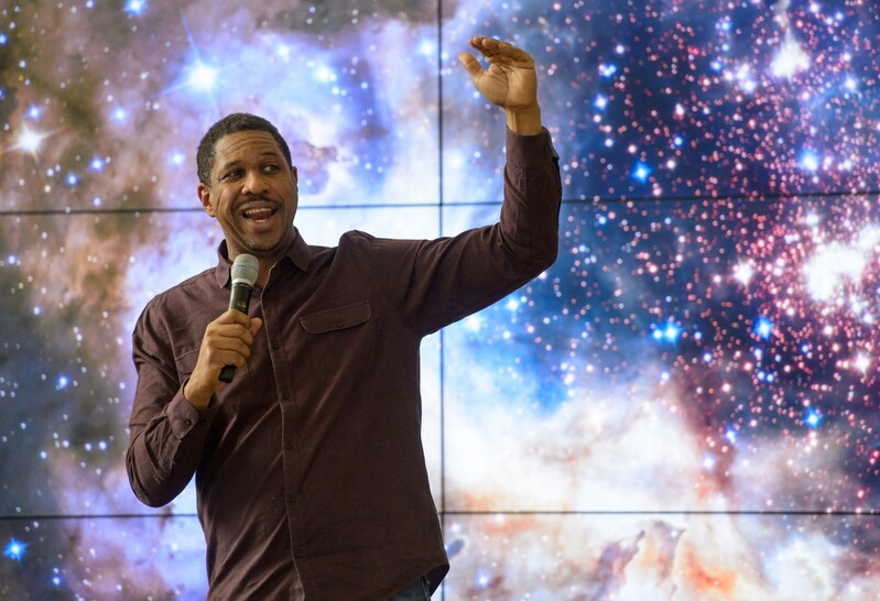 차별 깬 빈민가 흑인소년…스탠퍼드 박사·NASA 천체물리학자로