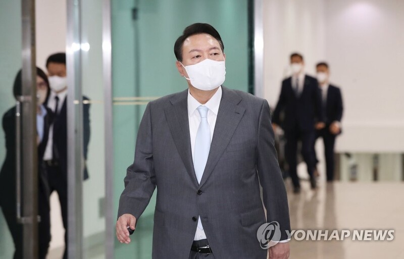 Yoon vows to pursue economic policies centered on private sector-led growth, deregulation