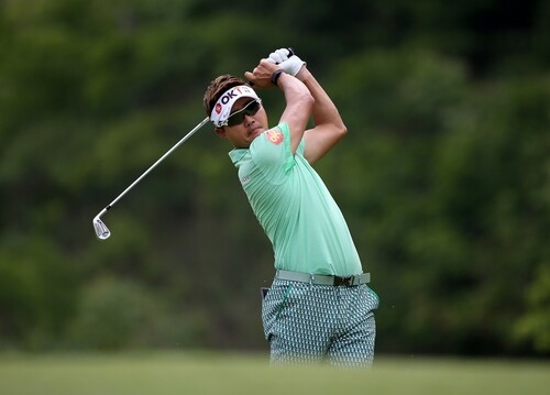 베테랑 이태희·김태훈, 하나은행 인비테이셔널 우승 경쟁(종합)