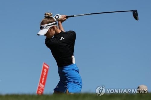 '혈전증 극복' 코다, LPGA 마이어 클래식 3R 선두…2연패 기대(종합)