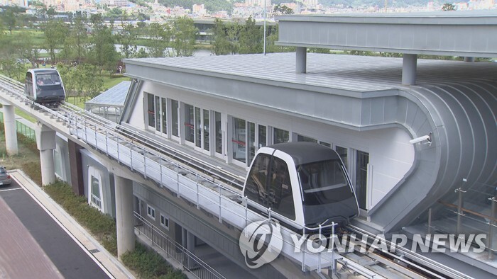 순천만 국가정원 스카이 큐브 고장…30여 분 운행중단