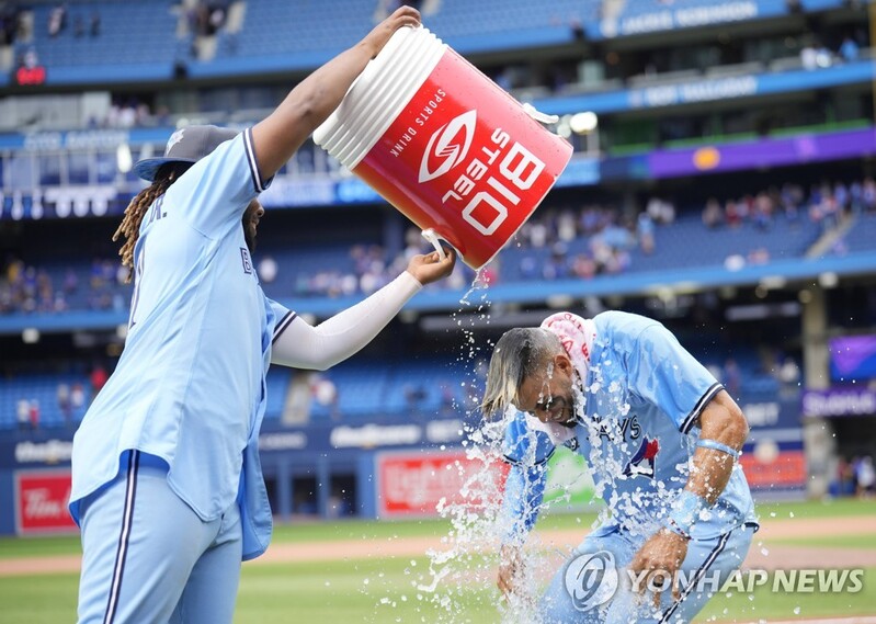 홈런 4방 앞세운 토론토, 양키스 10연승 저지
