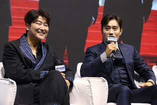 S. Korean actors Song Kang-ho and Lee Byung-hun