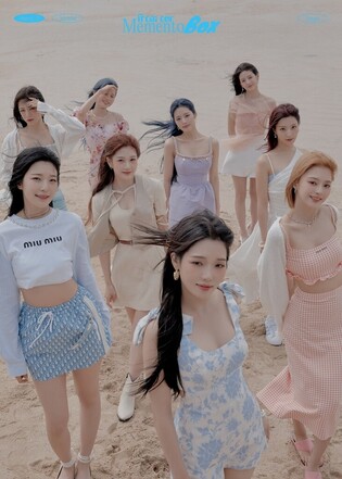 Fromis_9 exceeds 160 thousand pre-orders for 5th mini ablum 'Memento Box'