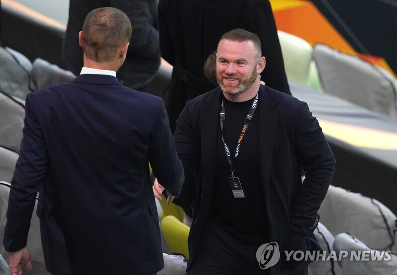 잉글랜드 축구 3부리그 강등 더비 카운티, 루니 감독 자진 사퇴