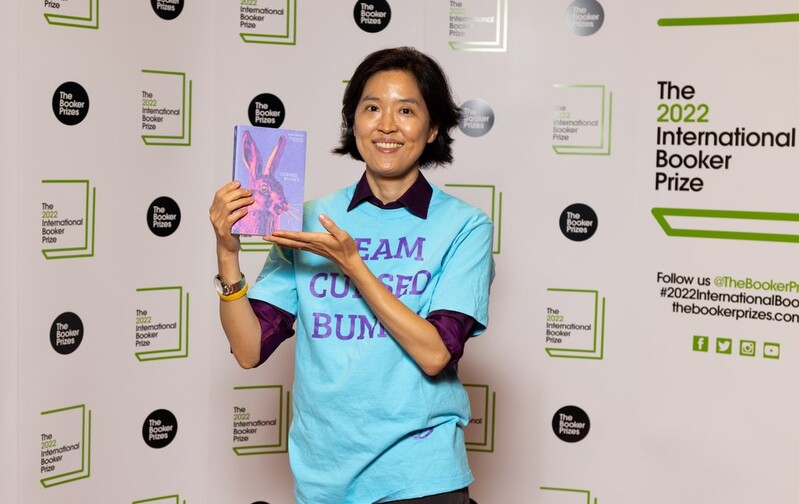 "치열하게 사는 여성들 판타지"…정보라 소설집 '여자들의 왕'