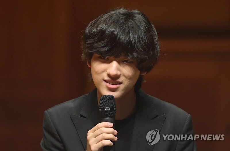 반클라이번 최연소 우승 임윤찬 "달라진 건 없어…더 연습할 것"