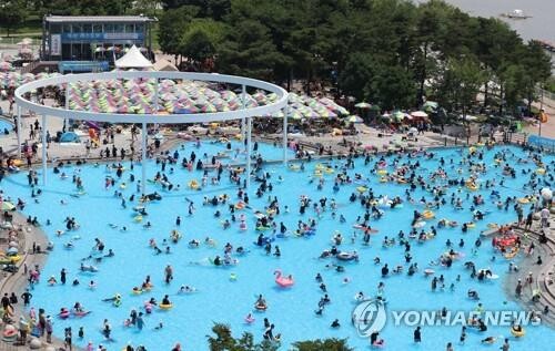 (LEAD) S. Korea's new COVID-19 cases spike amid resurgence woes