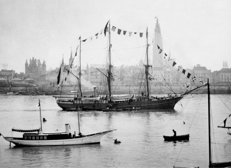 남극에 갇힌 탐험가들, 극한 환경에서 인간 본성을 마주하다