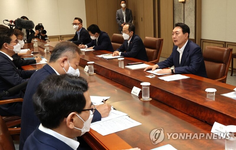 Yoon presides over 1st meeting of people's livelihood issues