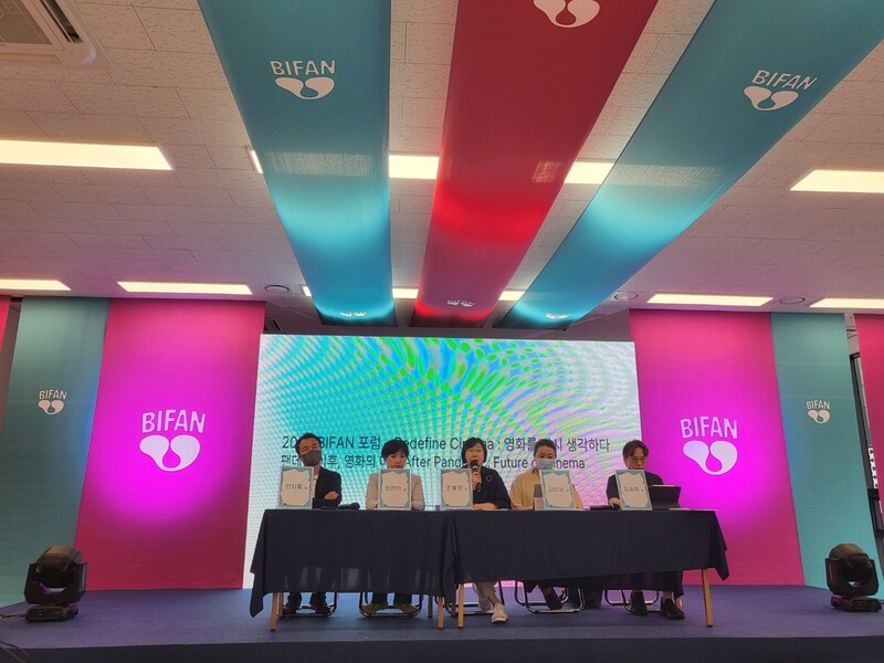 '오겜'도 영화?…"팬데믹 이후 영화 생존전략은 개념 확장"