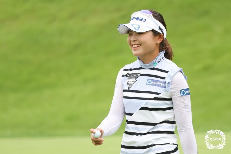 버디만 10개 '코스레코드' 송가은, 시즌 첫 우승 시동