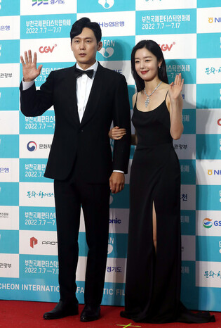 S. Korean actor Park Byung-eun and actress Han Sun-hwa