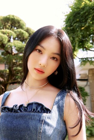 ISA's individual concept photos for STAYC's third single album "WE NEED LOVE" drop