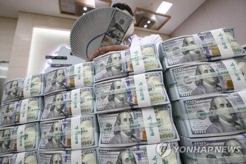 Foreigners stay net sellers of S. Korean stocks in June