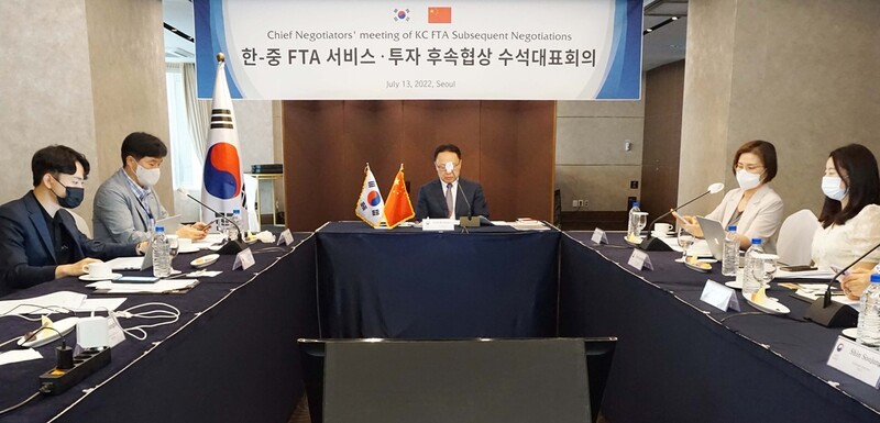 S. Korea, China discuss FTA expansion into service, investment
