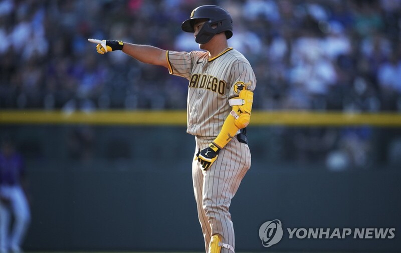 톱타자로 돌아온 김하성, 2루타 2개+호수비 맹활약