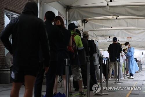 (LEAD) S. Korea's new COVID-19 cases more than double in week to near 40,000