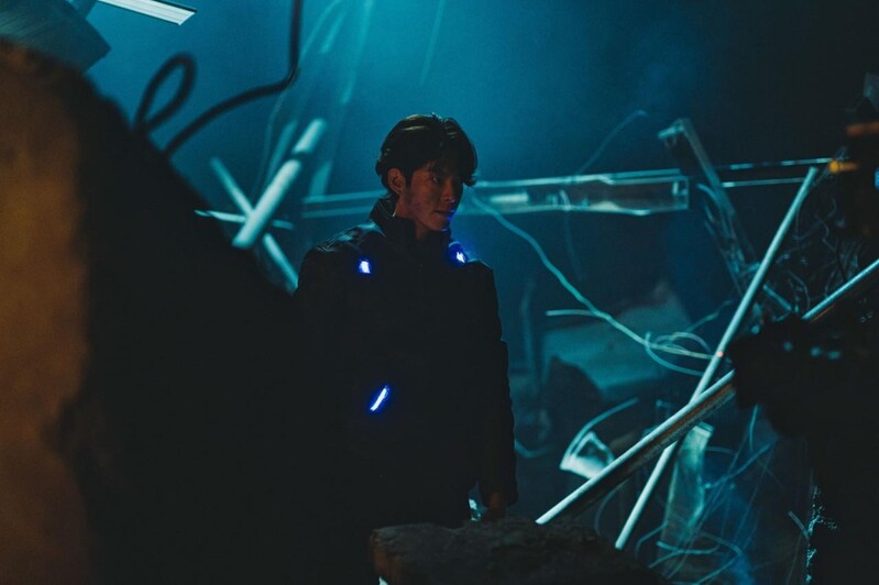 (Movie Review) Entertaining action-packed fantasy with good humor: 'Alienoid'