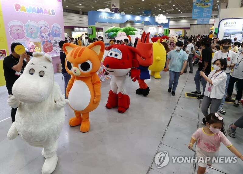 "콩순이랑 찰칵"…인기 캐릭터 총출동 '캐릭터 페어' 개막