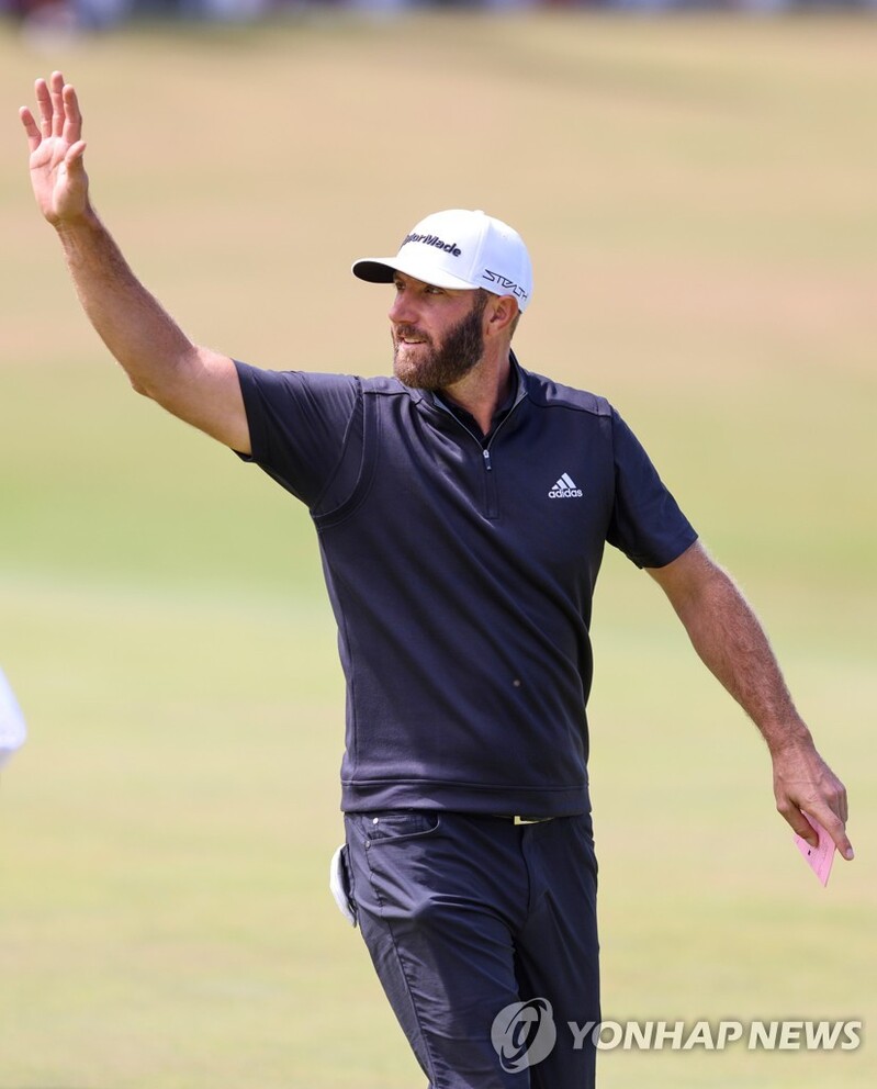 전 세계 1위 존슨, 디오픈 2R 선두권…LIV 소속 선수들 대반격