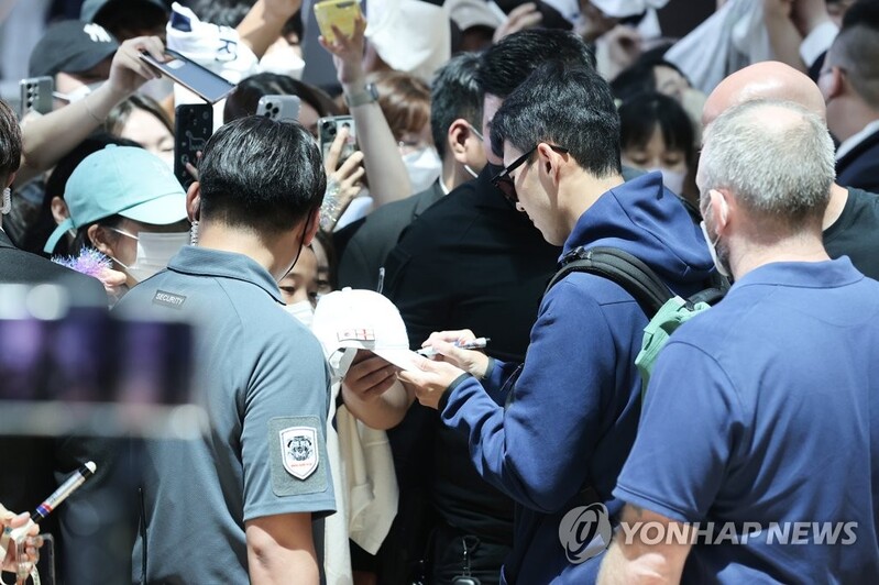 경기장도, 온라인 중계도, 유니폼 숍도…'손흥민 효과' 제대로