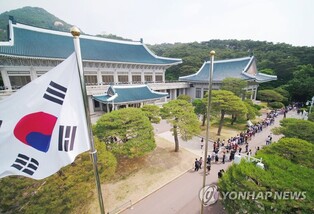 Utilization of Cheong Wa Dae still unclear with brimming crowds