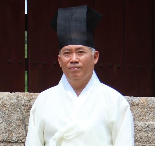 유림 대표 최영갑 성균관유도회장 "차례·제사상 간소화 추진"