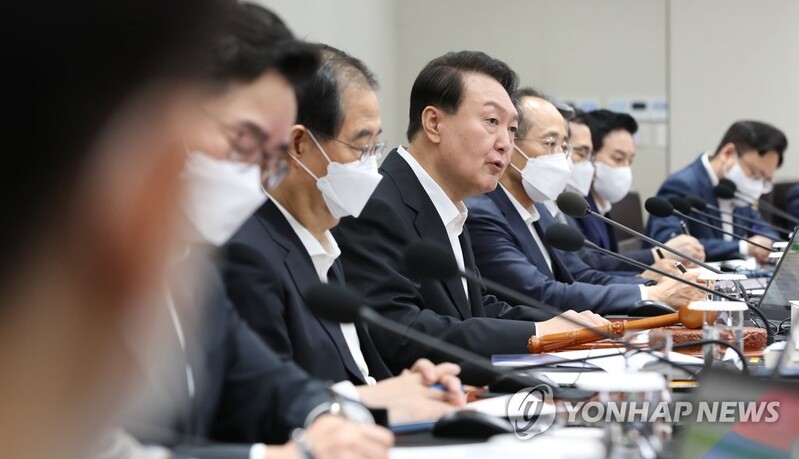 Yoon calls for care for seriously ill COVID-19 patients