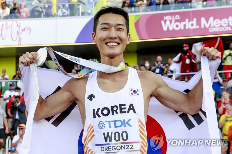 (LEAD) High jumper Woo Sang-hyeok captures silver at world championships