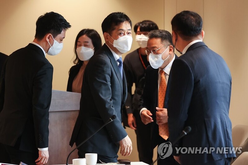 (2nd LD) FSC chief highlights need to ease restrictions preventing industrial businesses from owning banks